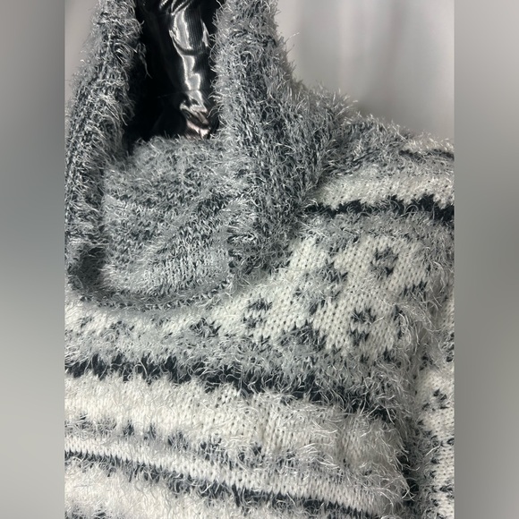 89th & Madison Gray, Black and White sweater - Picture 4 of 5